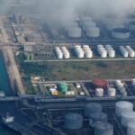 Cae precio del petróleo mientras la OPEP+ sigue con un alza en producción