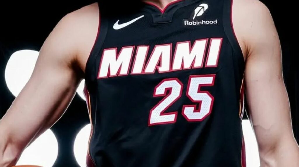 Exempleado de Miami Heat es acusado de robar camisetas usadas en partidos con valor millonario