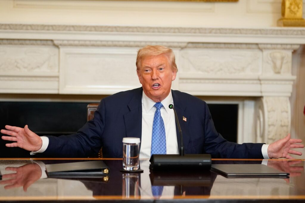 Trump promete “liberar” a Washington del crimen; Pentágono alista la Guardia Nacional