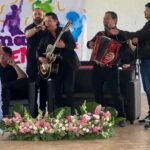 Los Alegres del Barranco tocan “El consejo” para jóvenes en reclusión