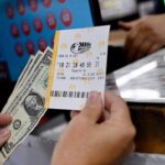 Mujer ganó medio millón de dólares por un error de su esposo y se convierte en tendencia