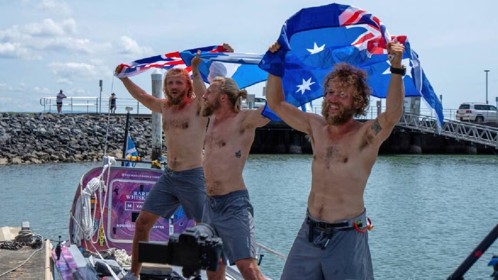 Hermanos cruzan el Pacífico a remo y rompen récord mundial