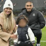 Raphinha, jugador del Barcelona, acusa discriminación a su hijo en Disneyland Paris