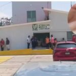 Hospitalizan a estudiantes del CETMAR Manzanillo por consumir cochinita pibil… con vidrio