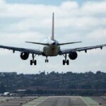 Aviones chocan en aeropuerto LaGuardia de Nueva York; no hay heridos