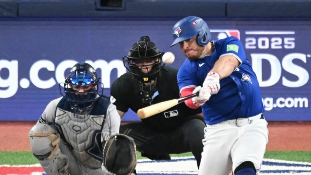Alejandro Kirk hace historia en la victoria de Blue Jays sobre Yankees en la Serie Divisional