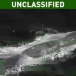 Estados Unidos repatria dos sobrevivientes de ataque a submarino a Colombia y Ecuador tras detención