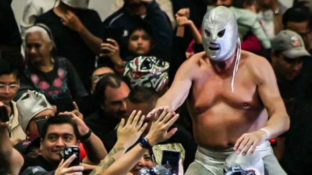 A 43 años del debut del Hijo del Santo: Con la máscara encendida y 25 países conquistados