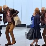 Pareja de abuelitos baila mientras espera el Metro de la CDMX y conquista las redes