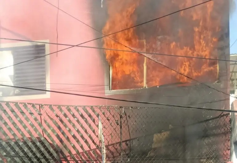 Veladoras en ofrendas desatan incendios