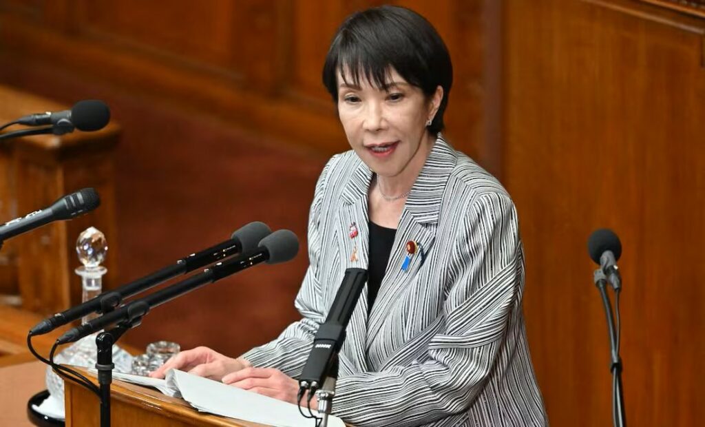 Critican a primera ministra japonesa por alentar a trabajar más horas; solo duerme 2 a 4 horas