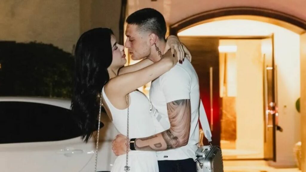 Peso Pluma y Kenia Os publican atrevida foto por sus 9 meses de novios: «Te amo»