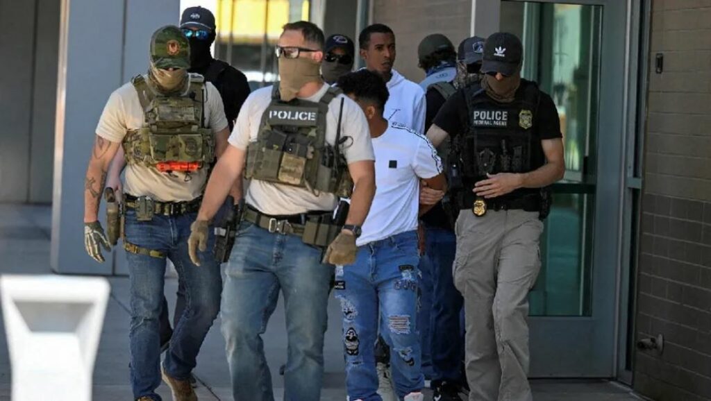 Migrantes deberán usar mascarillas para evitar ser identificados por drones de ICE