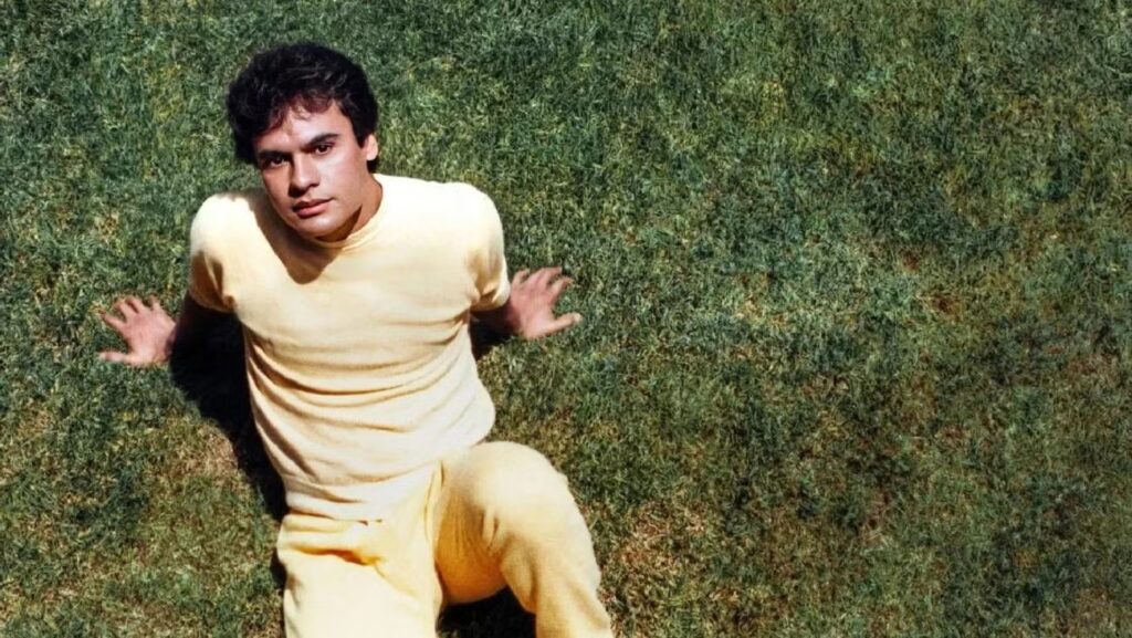 Descartan ampliar el documental de Juan Gabriel pese a material inédito