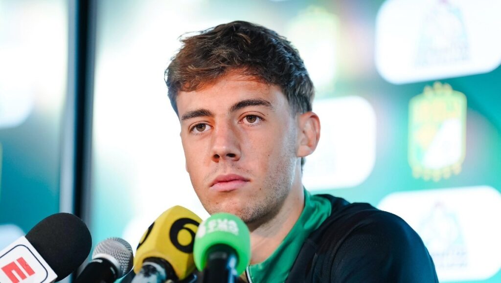 Valentín Gauthier sigue concentrado en León a pesar de rumores sobre su salida: «No hay nada oficial»