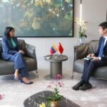 Delcy Rodríguez se reúne con embajador de China; agradece apoyo ante incursión de EU