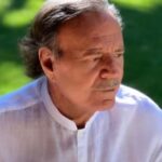 Julio Iglesias enfrenta denuncia por presuntos casos de acoso y agresión, lo acusan dos mujeres que trabajaron para él