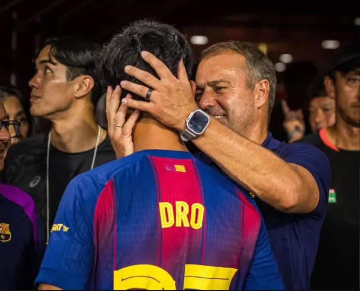 Hansi Flick, decepcionado con Dro por decisión de salir del Barcelona