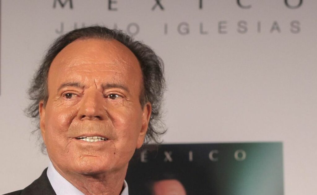 Julio Iglesias pide archivar investigación en España y detener daño a su reputación