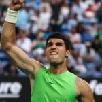 Carlos Alcaraz vence a Zverev y luchará por su primer título en el Abierto de Australia