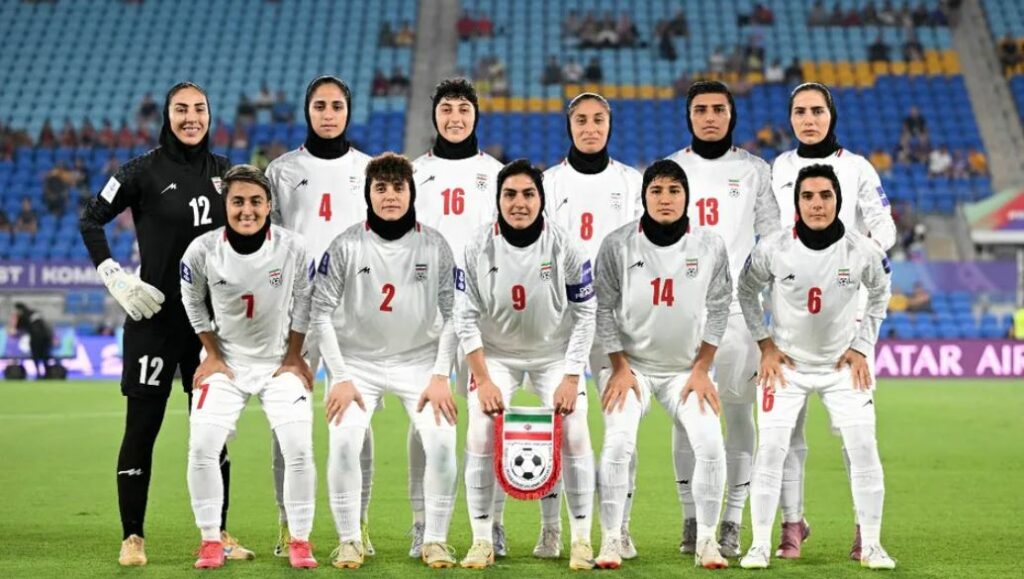 La selección femenina iraní participa en Copa de Asia y guarda silencio sobre la guerra