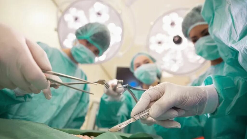 Cirugía robótica revoluciona la oncología en el Incan