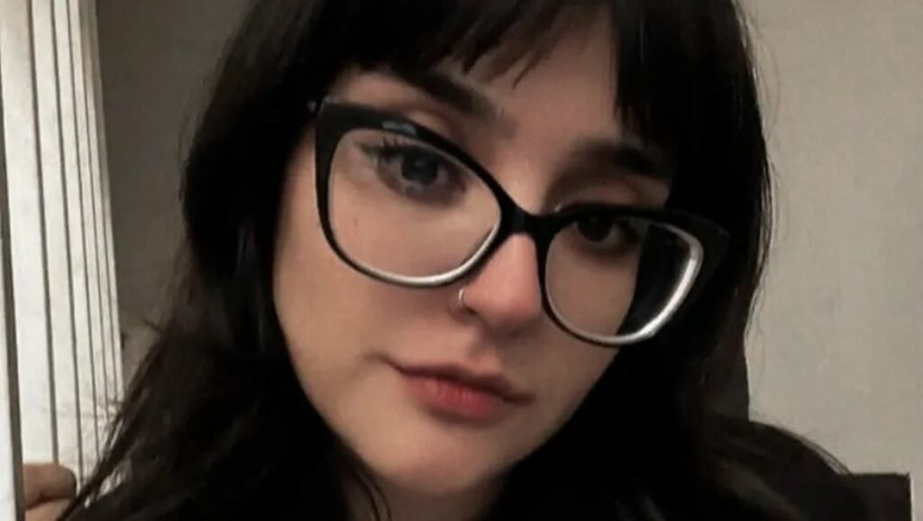 Actriz de doblaje de ‘Demon Slayer’ y ‘Miraculous’ vende audios personalizados para salvar a su perrita enferma