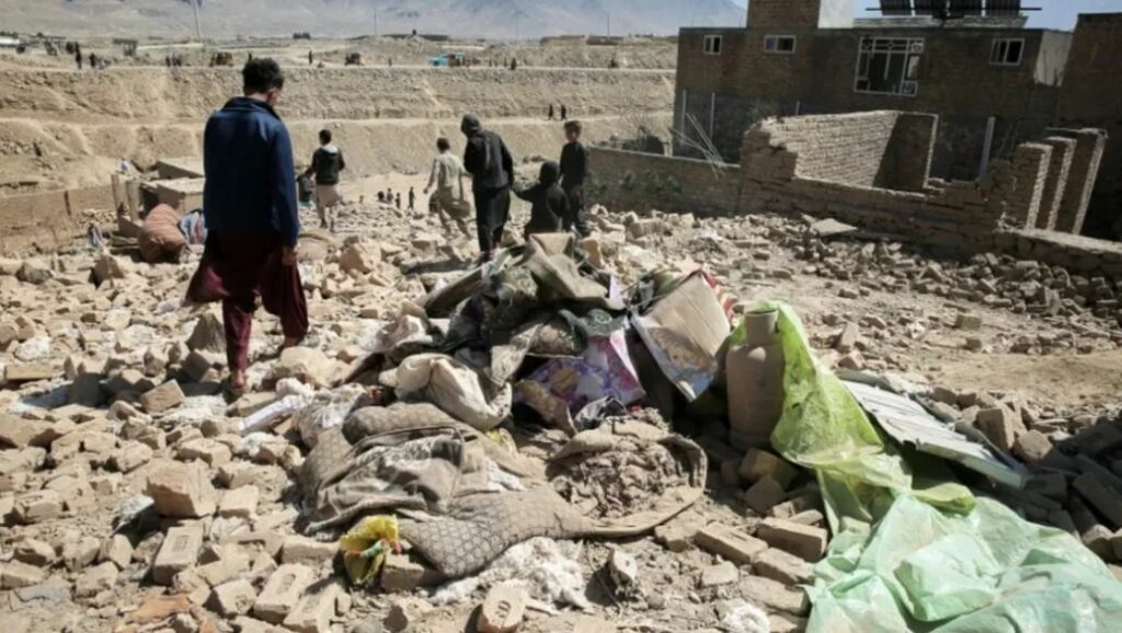 Pakistán lanza advertencia a talibanes de Afganistán tras ataque a una zona civil