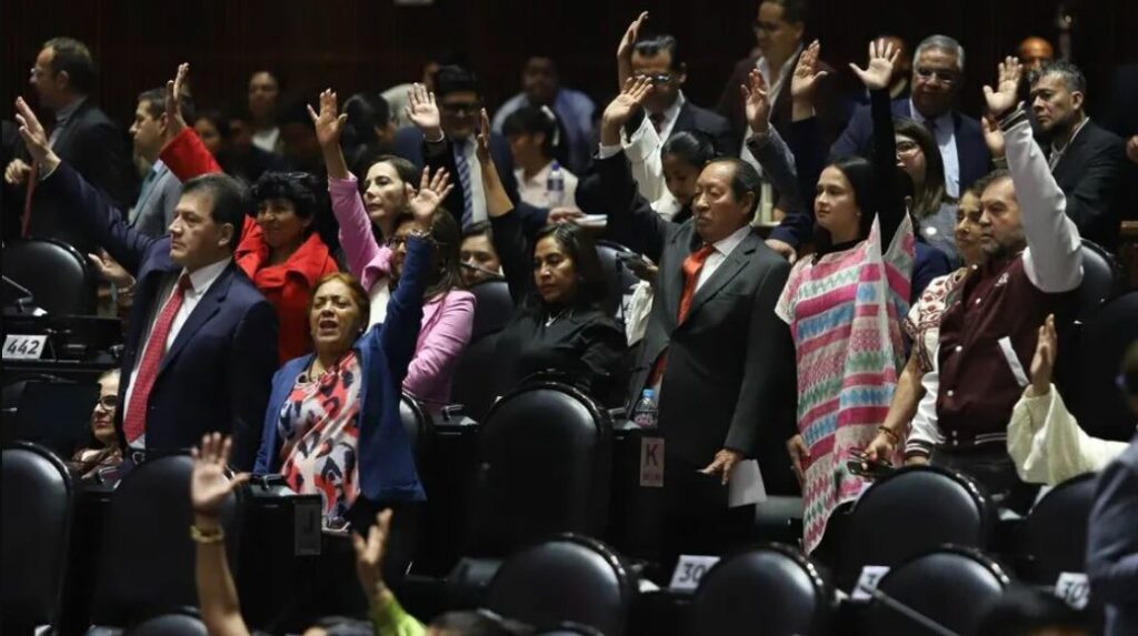 Diputados de la 4T y MC aprueban el plan B electoral en lo general