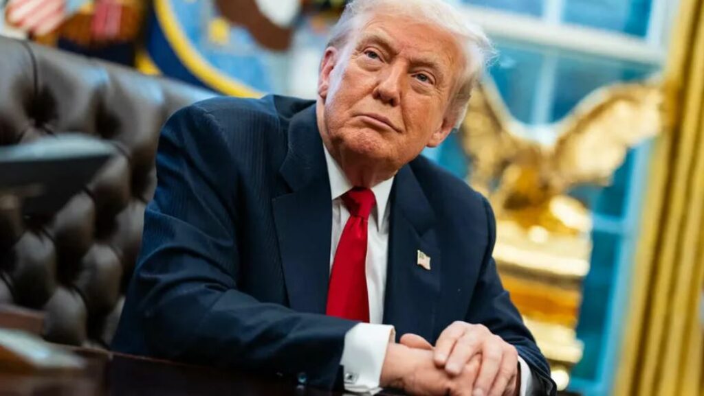 Buques de guerra estadunidenses cruzan el estrecho de Ormuz