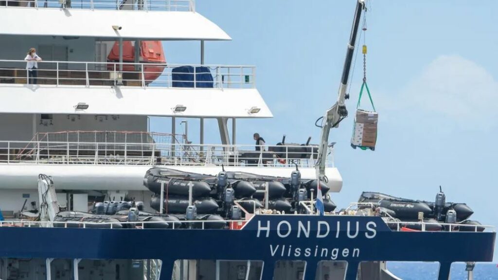 Pasajero de Estados Unidos que viajaba en crucero da positivo por hantavirus; otro tiene «síntomas leves»