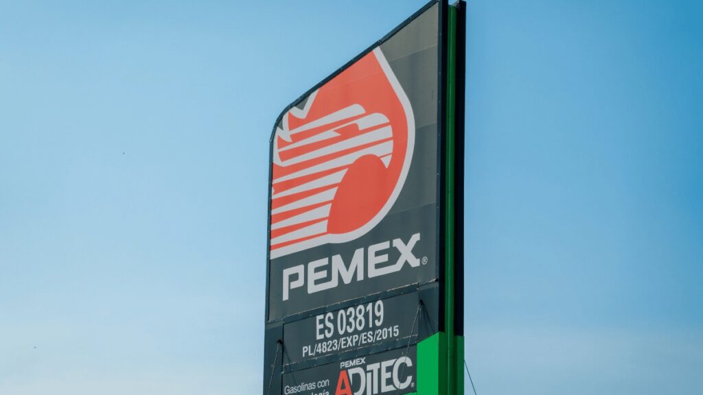 Pemex descarta desabasto de gasolina y pide evitar compras de pánico