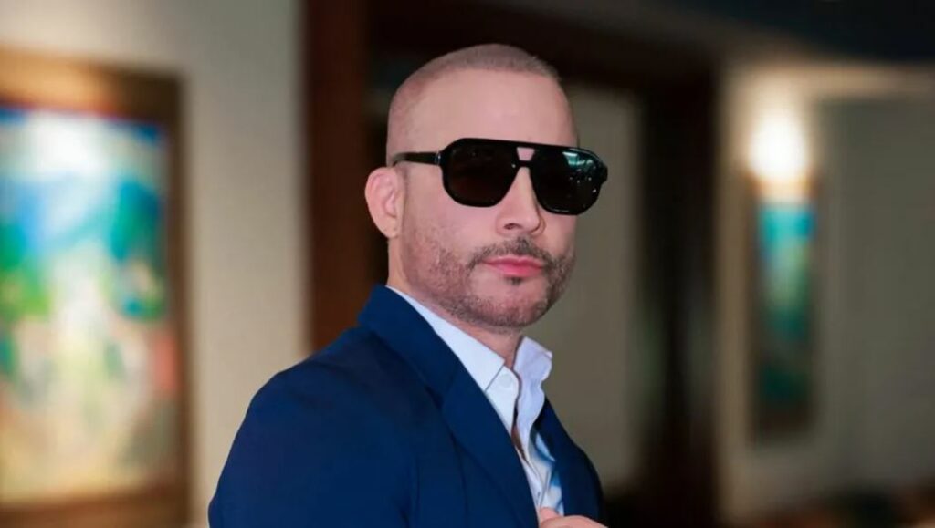 Germán Montero, exvocalista de La Arrolladora, se somete a trasplante capilar tras sentirse «poco atractivo» y se arrepiente de la decisión