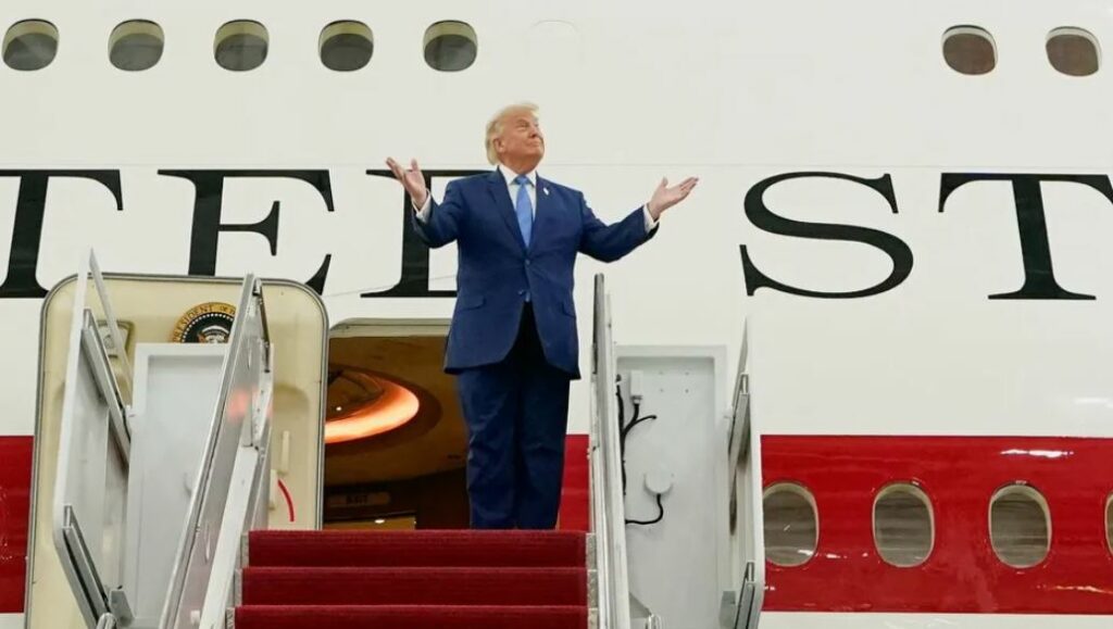 Donald Trump devela nuevo Air Force One, un Boeing de lujo, tras jubilar antiguo avión presidencial