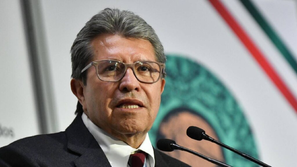 ‘He hecho a gobernadores y jueces’, dice Ricardo Monreal a sus alumnos de la UNAM