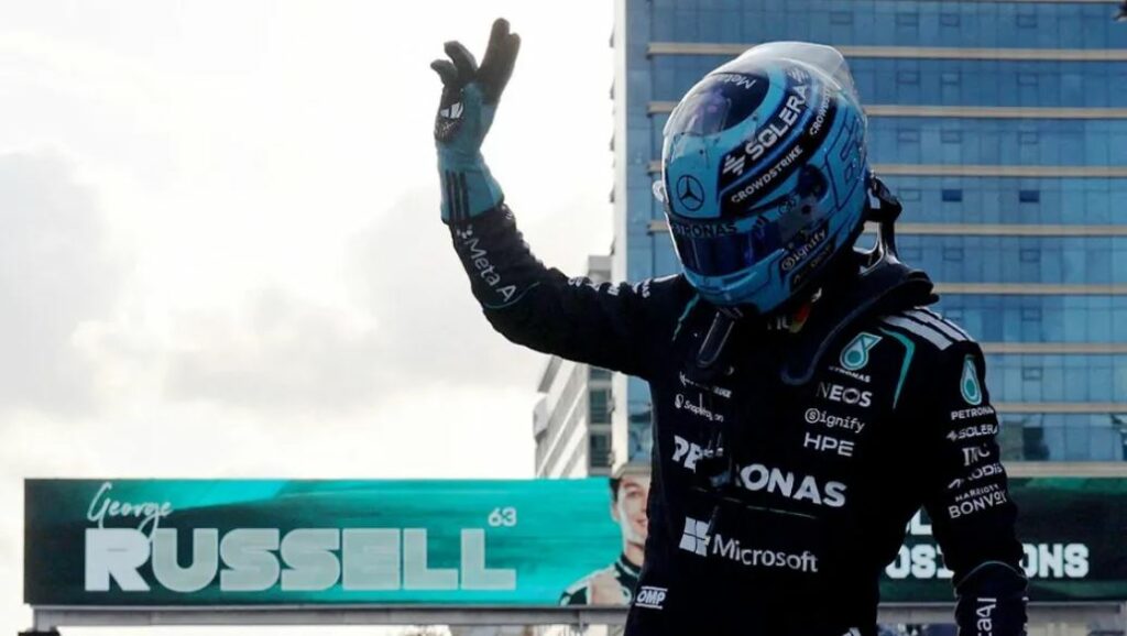 Russell aprovecha choque de Antonelli y firma la pole en GP de Azerbaiyán