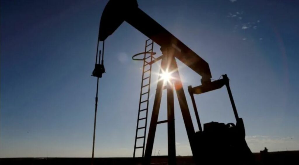 Suben precios del petróleo más de 4% tras rechazo de Donald Trump a propuesta de paz de Irán